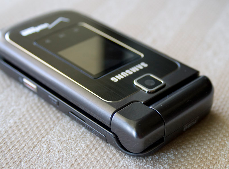 Illustration for article titled Samsung Alias 2 E-Ink Flip Phone Review